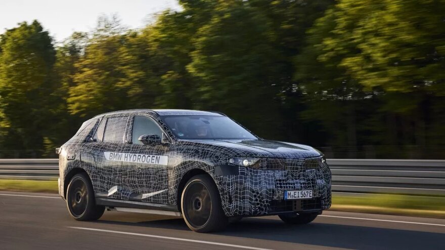 260409105213_-bmw-ix5-hydrogen-prototype-prototypo-2