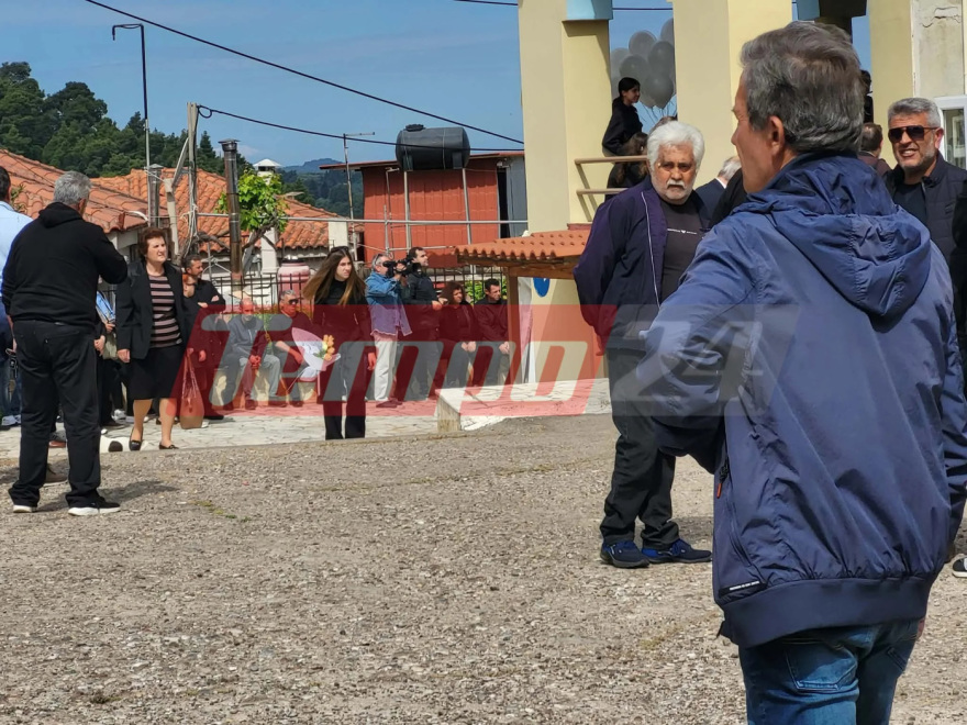 Με λευκά μπαλόνια το τελευταίο «αντίο» στον 13χρονο Κωνσταντίνο που σκοτώθηκε με πατίνι
