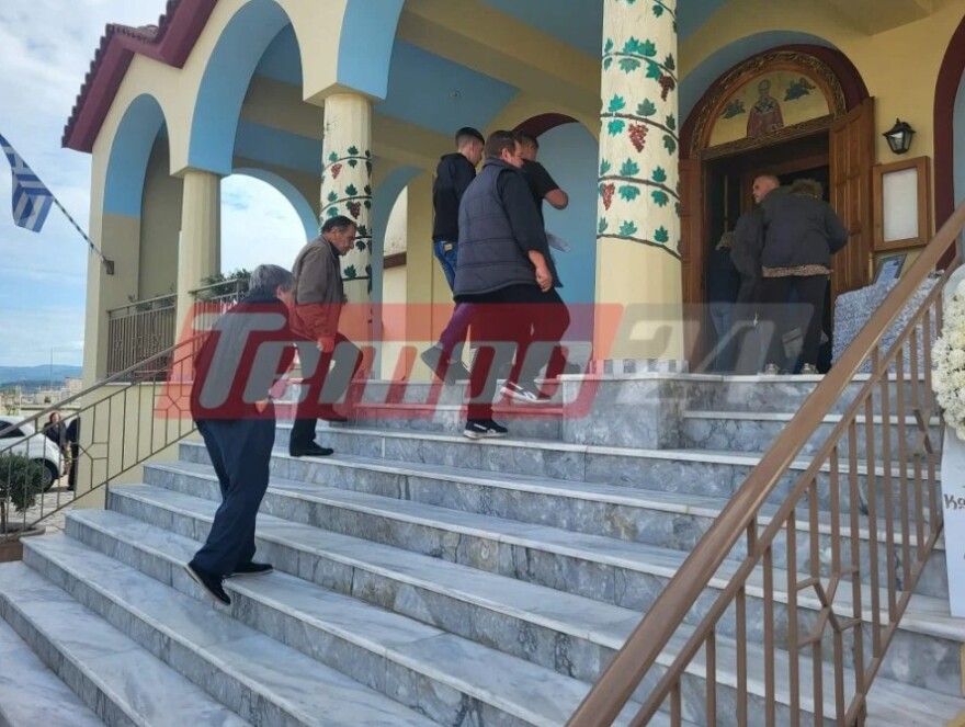 Πάνδημο πένθος στα Μακρίσια για τον θάνατο του 13χρονου Κωνσταντίνου με πατίνι - Ράγισαν καρδιές στην κηδεία του
