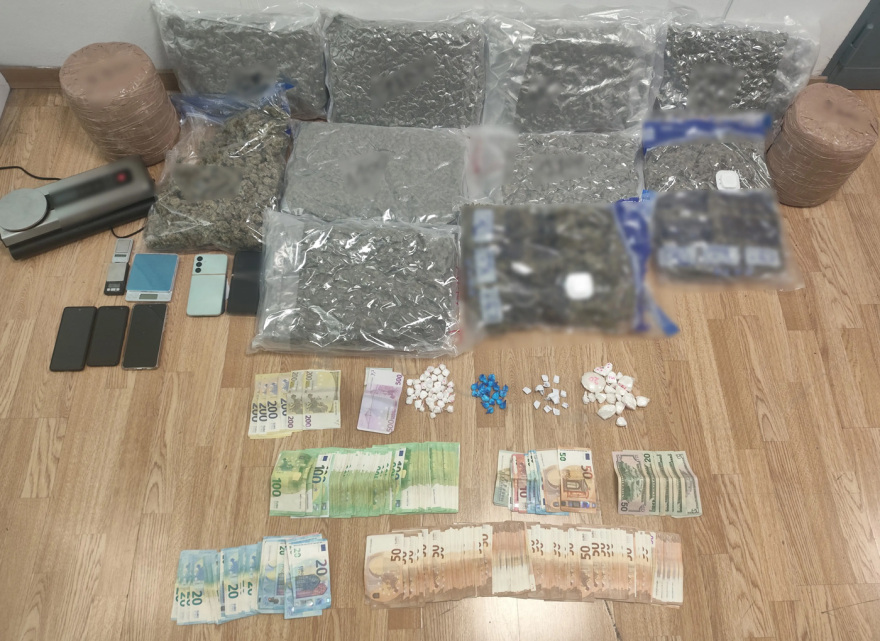 Τρεις συλλήψεις για ναρκωτικά, είχαν κρύψει κοκαΐνη μέχρι και σε ταμπλό αυτοκινήτου, δείτε βίντεο 