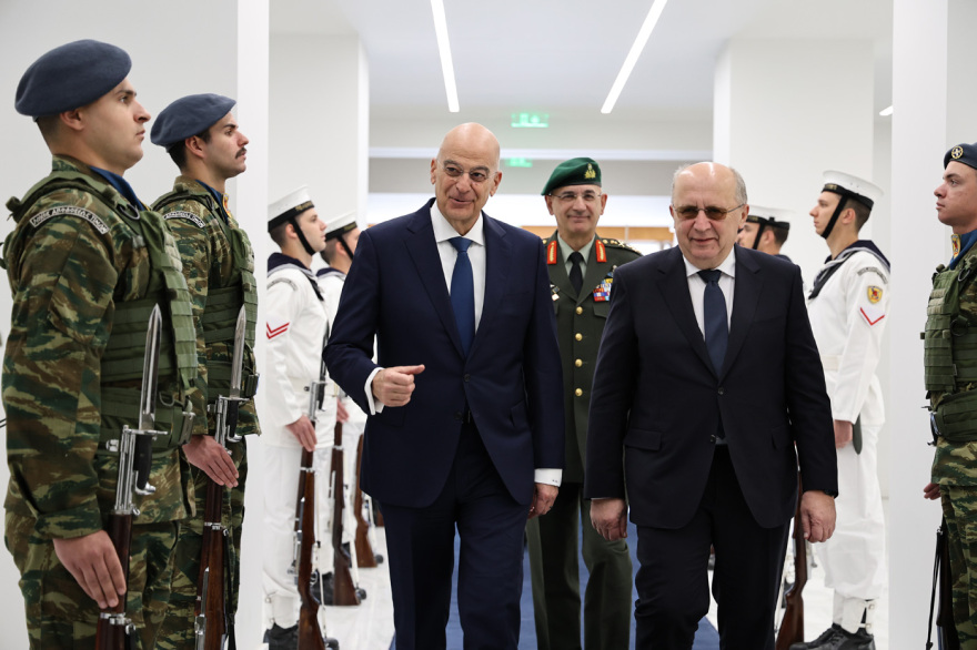 Συνάντηση Δένδια με τον Ευρωπαίο Επίτροπο για την άμυνα και το διάστημα, δείτε εικόνες