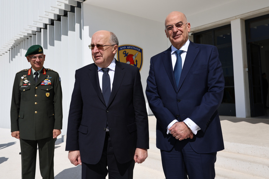 Συνάντηση Δένδια με τον Ευρωπαίο Επίτροπο για την άμυνα και το διάστημα, δείτε εικόνες