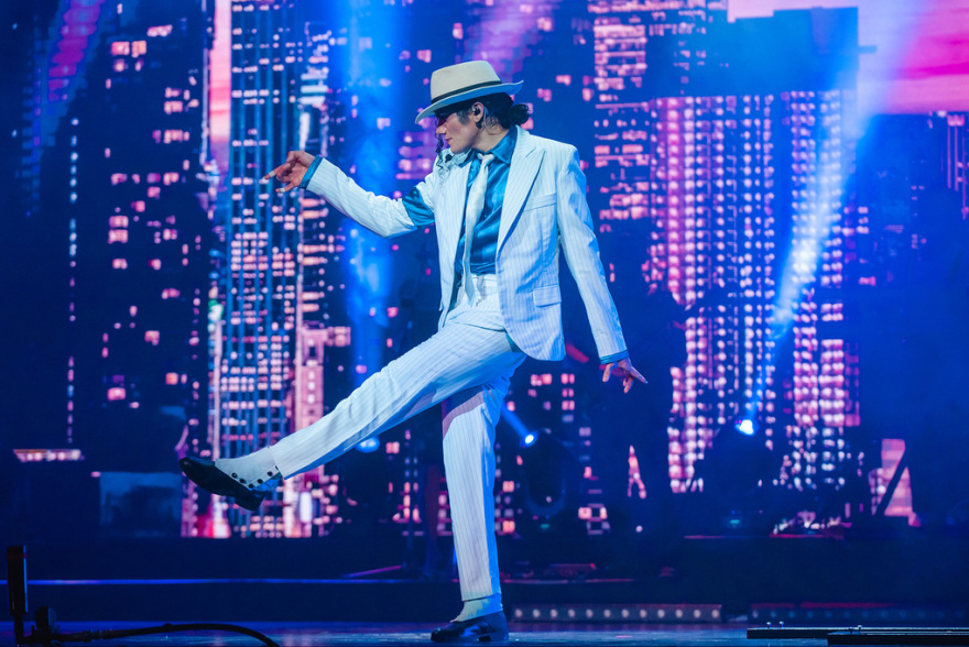 This Is Michael | The King of Pop Live, μια ζωντανή επιστροφή στη σκηνική μυθολογία του Michael Jackson