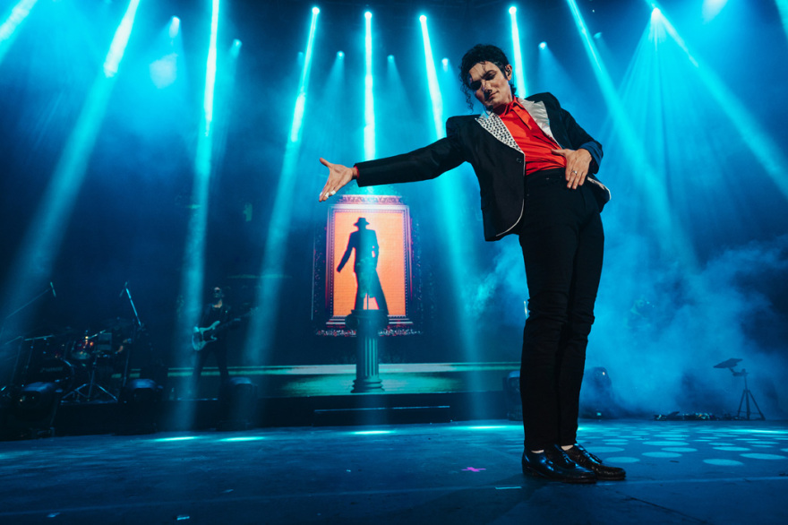 This Is Michael | The King of Pop Live, μια ζωντανή επιστροφή στη σκηνική μυθολογία του Michael Jackson