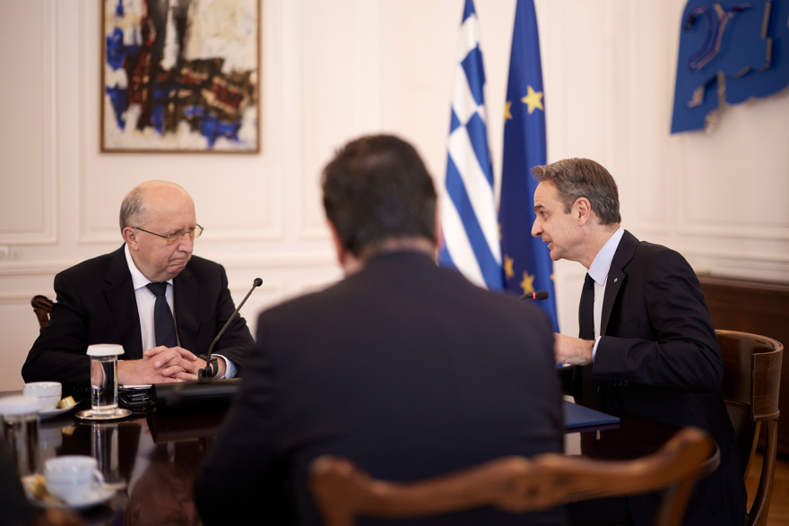 Πίεση Μητσοτάκη για ενεργοποίηση του Άρθρου 42 και κοινό ευρωπαϊκό ταμείο, τι συζήτησε με τον επίτροπο Άμυνας της ΕΕ