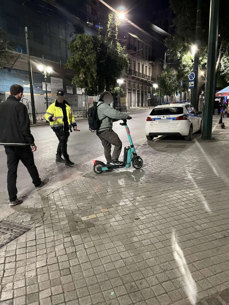 Στο στόχαστρο της Τροχαίας τα ηλεκτρικά πατίνια, ένας στους τρεις οδηγούς με παράβαση στην Αττική 