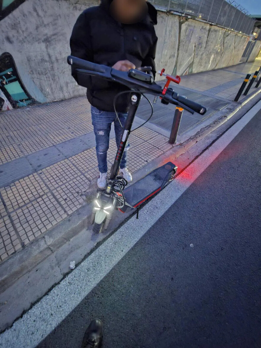 Στο στόχαστρο της Τροχαίας τα ηλεκτρικά πατίνια, ένας στους τρεις οδηγούς με παράβαση στην Αττική 