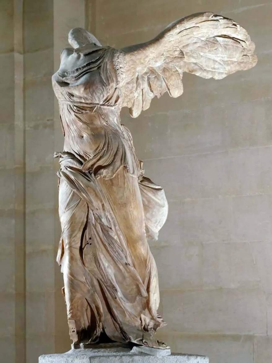 Η Κένταλ ως Νίκη της Σαμοθράκης και η Κάιλι Τζένερ ως Αφροδίτη της Μήλου στο Met Gala 2026