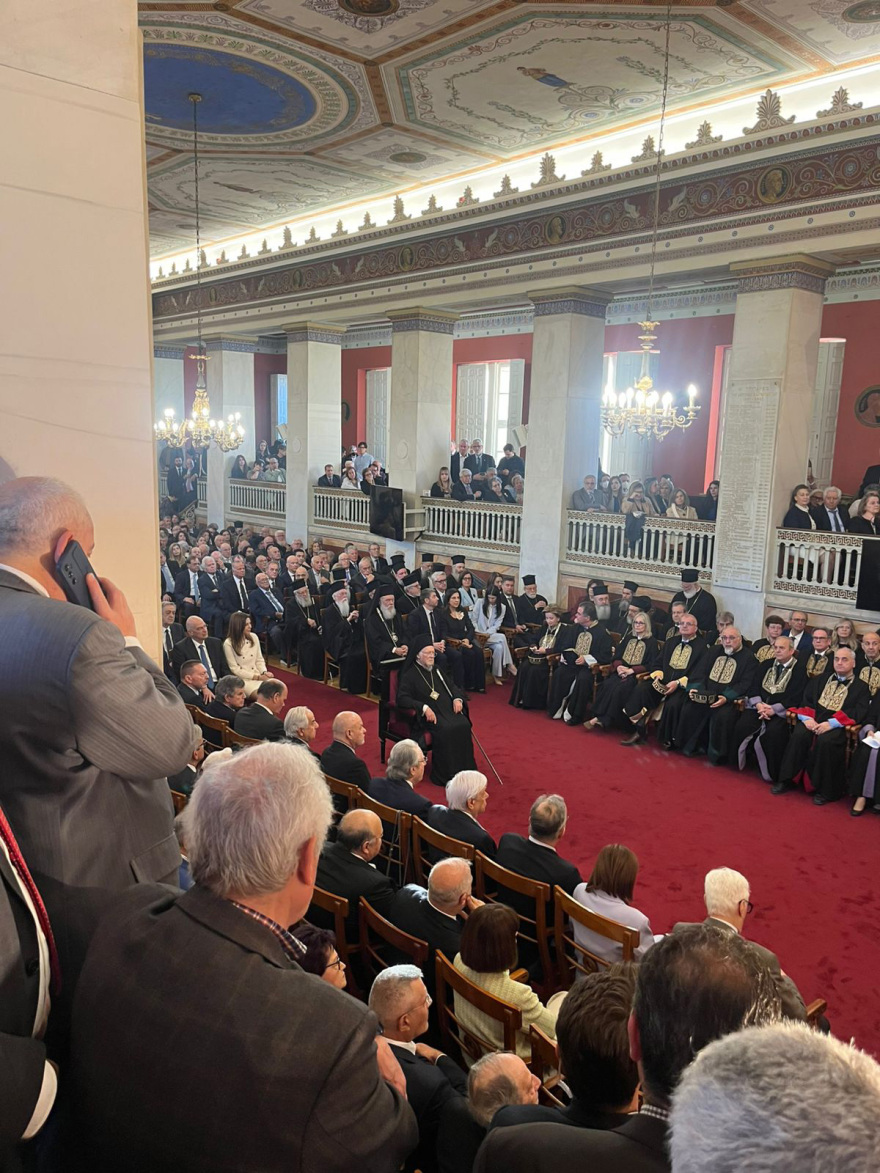 Πολιτική, ακαδημαϊκή και εκκλησιαστική «σύναξη» στο ΕΚΠΑ για την αγόρευση του Βενιζέλου σε επίτιμο διδάκτορα, δείτε εικόνες 