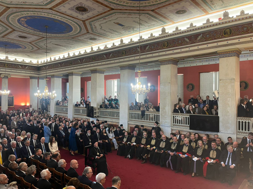 Πολιτική, ακαδημαϊκή και εκκλησιαστική «σύναξη» στο ΕΚΠΑ για την αγόρευση του Βενιζέλου σε επίτιμο διδάκτορα, δείτε εικόνες 