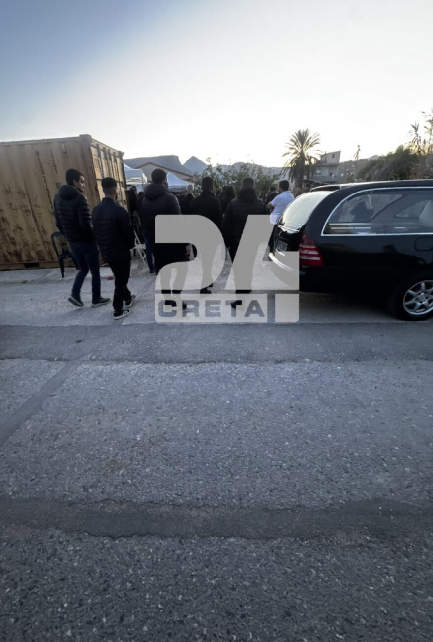  «Παιδί μου δε σε γλίτωσα»: Σπαρακτικές στιγμές στο σπίτι του 21χρονου Νικήτα στην Κρήτη