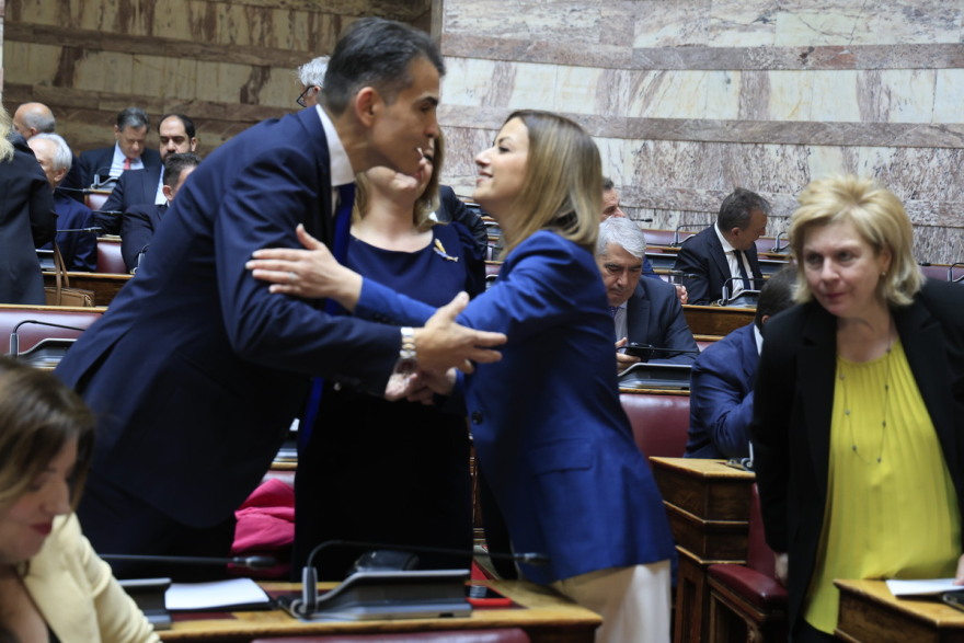 Τα χαμόγελα και τα πηγαδάκια στην ΚΟ της Νέας Δημοκρατίας, δείτε φωτογραφίες