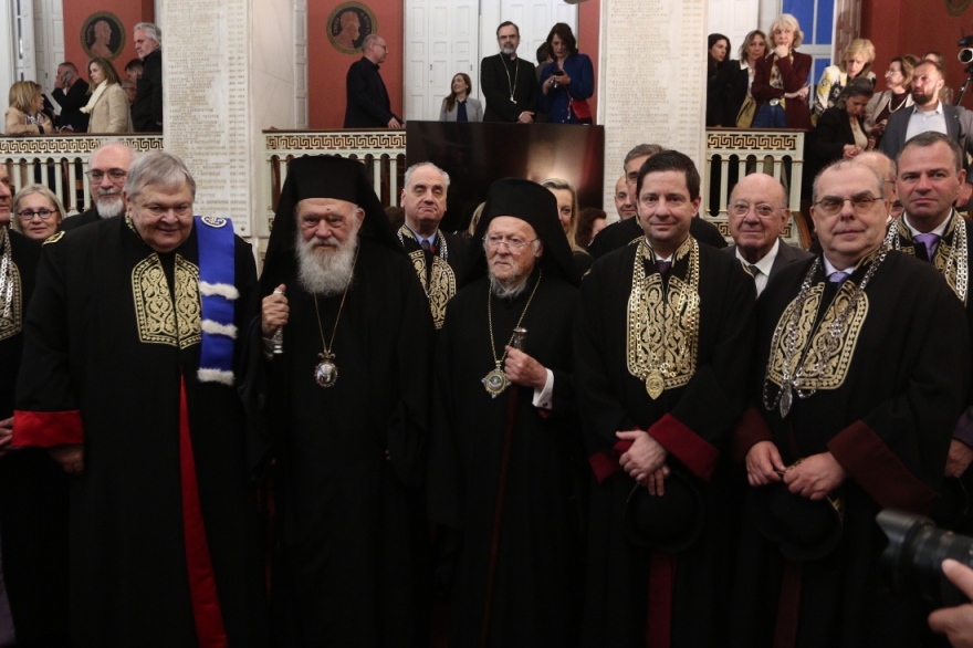 Πολιτική, ακαδημαϊκή και εκκλησιαστική «σύναξη» στο ΕΚΠΑ για την αγόρευση του Βενιζέλου σε επίτιμο διδάκτορα, δείτε εικόνες 