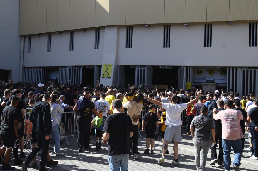 Χαμός στην προπόνηση της ΑΕΚ μια μέρα πριν τον «τελικό» με τον Παναθηναϊκό: Πάνω από 9.000 κόσμος στη Νέα Φιλαδέλφεια