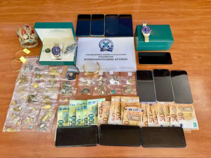Εξαρθρώθηκε ακόμα μια σπείρα που εξαπατούσε πολίτες παριστάνοντας τους υπαλλήλους ηλεκτρικής εταιρείας, πάνω από 270.000 ευρώ η λεία τους