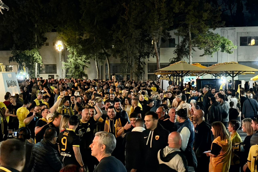 Πάρτι των οπαδών της ΑΕΚ για τον τίτλο και έξω από τo γήπεδο της Νέας Φιλαδέλφειας, βίντεο και φωτογραφίες