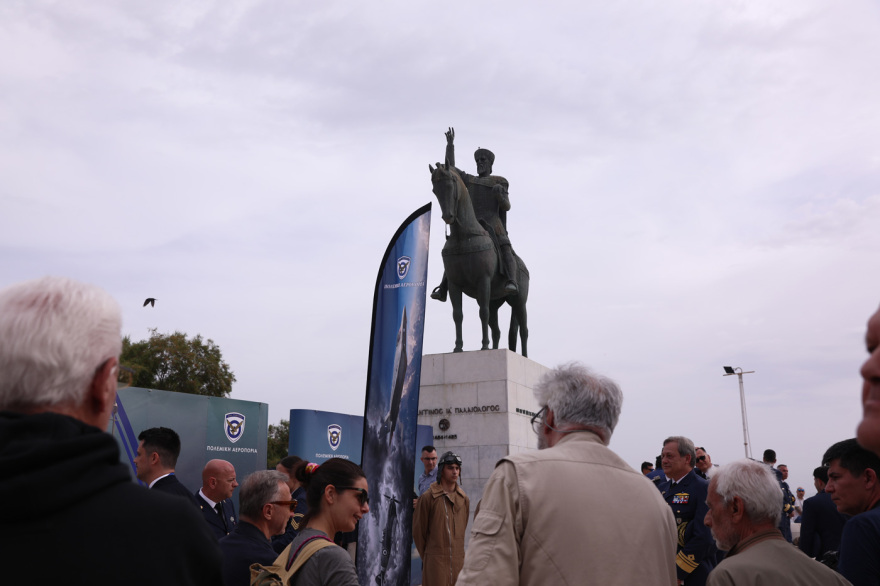 Εντυπωσιακή αεροπορική επίδειξη στον Φλοίσβο για τα 95 χρόνια της Πολεμικής Αεροπορίας, δείτε βίντεο και φωτογραφίες