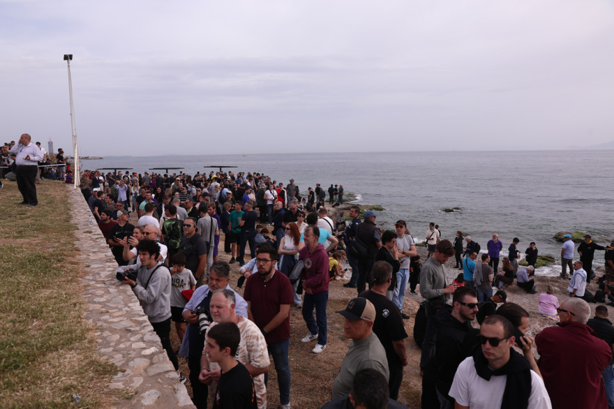 Εντυπωσιακή αεροπορική επίδειξη στον Φλοίσβο για τα 95 χρόνια της Πολεμικής Αεροπορίας, δείτε βίντεο και φωτογραφίες