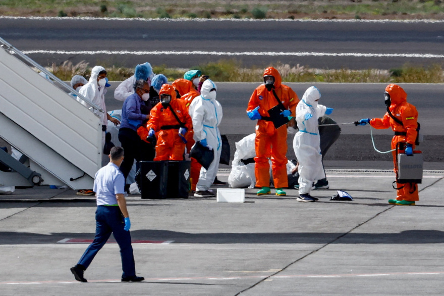 Οι πρώτες εικόνες από την αποβίβαση των επιβατών του MV Hondius μετά τα κρούσματα χανταϊού, δείτε βίντεο και φωτογραφίες 