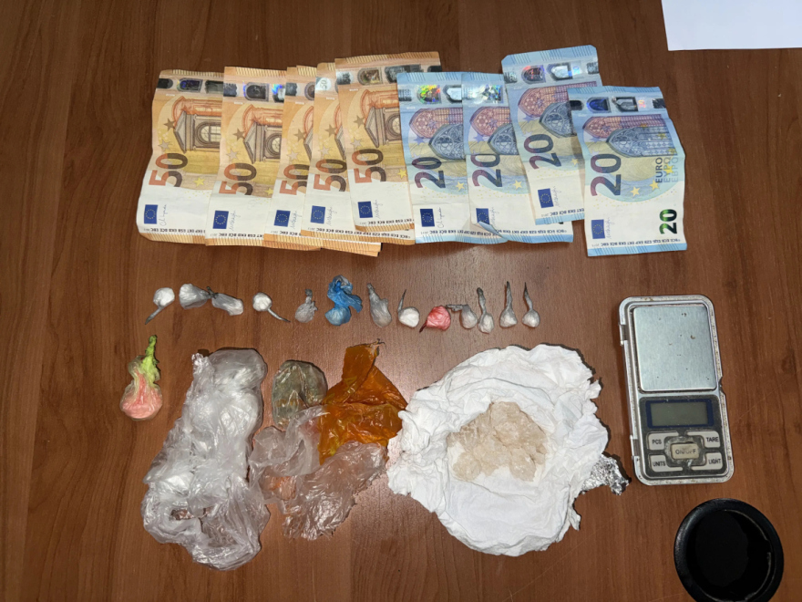 Δύο συλλήψεις για διακίνηση ναρκωτικών σε Γαλάτσι και Άγιο Παντελεήμονα