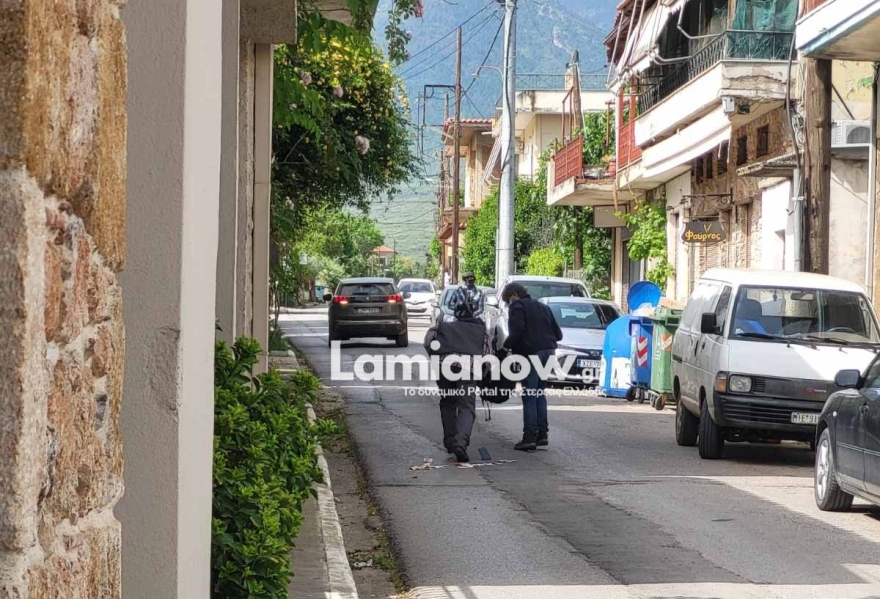 Ένοπλη ληστεία σε τράπεζα στην Κάτω Τιθορέα, η στιγμή που οι δράστες φεύγουν με 200.000 ευρώ