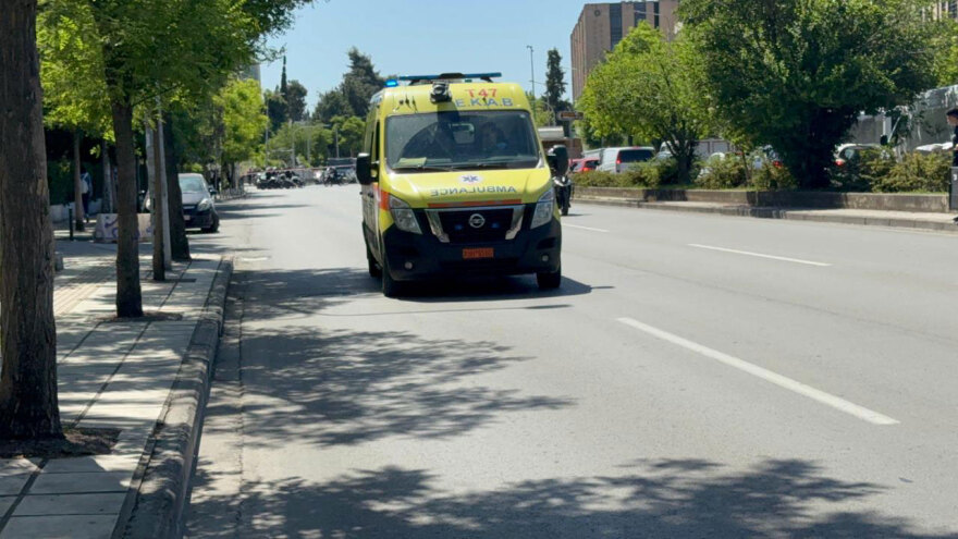 Αντιεξουσιαστές επιτέθηκαν με ρόπαλα και τραυμάτισαν φοιτητές των ΕΑΑΚ στο ΑΠΘ, μπήκαν τα ΜΑΤ στο πανεπιστήμιο