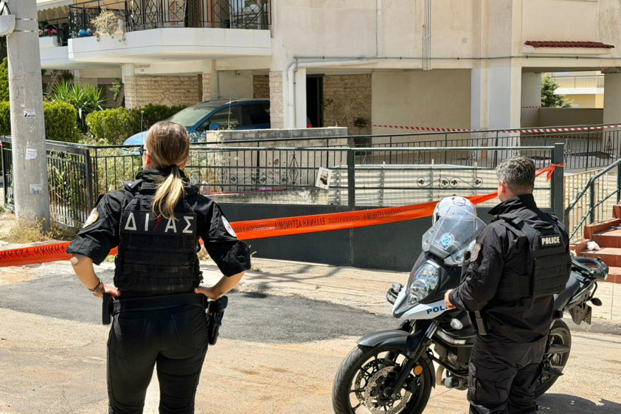 Ηλιόπουλη: Δύο 17χρονες έπεσαν μαζί από τον έκτο όροφο πολυκατοικίας, νεκρή η μία και μάχη για τη ζωή της δίνει η δεύτερη
