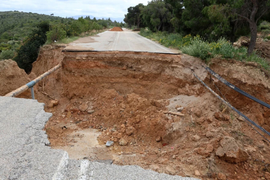 Οι κάτοικοι της Καλλιτεχνούπολης καταγγέλλουν επικίνδυνες συνθήκες πρόσβασης στον οικισμό