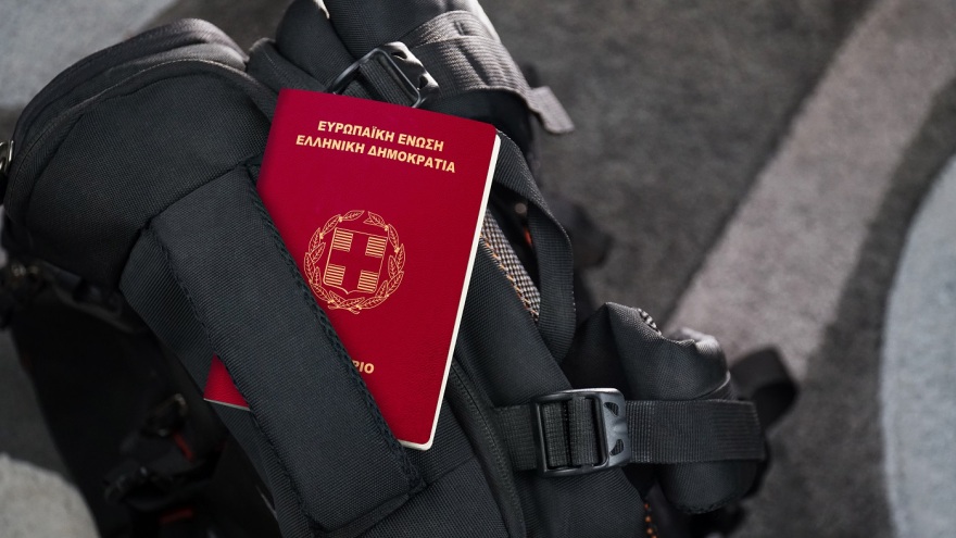 “Κι αν γυρίσω;”: Η σκέψη που επανέρχεται πιο συχνά απ’ όσο παραδέχονται όσοι βρίσκονται στο εξωτερικό