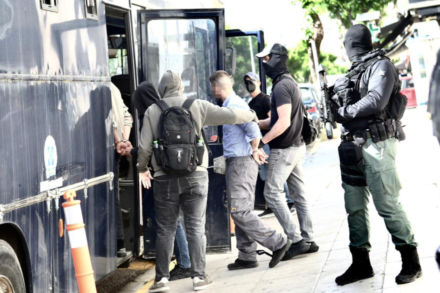 Πώς δρούσε η ομάδα που «άδειασε» την τράπεζα στην Κάτω Τιθορέα – Είχαν χρονομετρήσει την απόσταση, κουβαλούσαν Καλάσνικοφ και Scorpion
