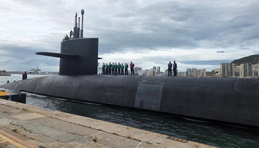 Πυρηνικά παιχνίδια ανάμεσα σε Ιράν και ΗΠΑ: «Θα εμπλουτίσουμε ουράνιο στο 90%» απειλεί η Τεχεράνη, στο Γιβραλτάρ έδεσε αμερικανικό πυρηνικό υποβρύχιο