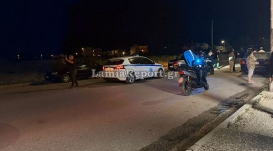 Μηχανή συγκρούστηκε με αυτοκίνητο στη Λαμία, ένας τραυματίας, δείτε φωτογραφίες