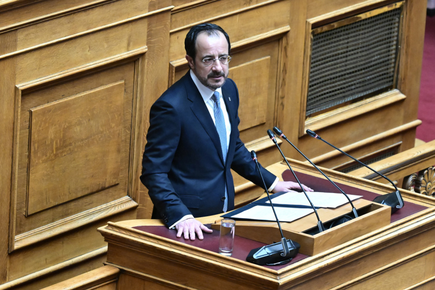 Βαρυσήμαντη ομιλία Χριστοδουλίδη στη Βουλή: Η επανένωση είναι το τάμα που ενώνει Κύπρο και Ελλάδα