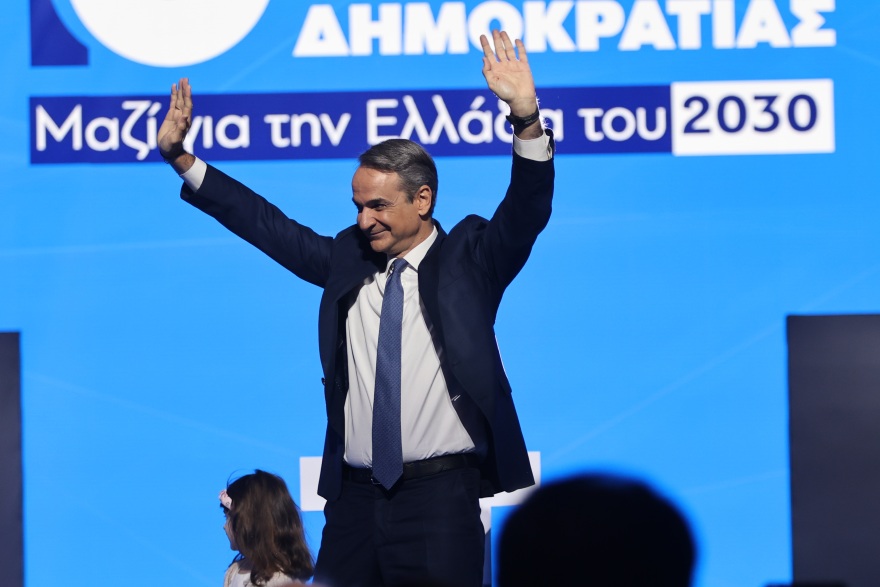 Συνέδριο ΝΔ: Τα διλήμματα Μητσοτάκη και το…τριψήφιο- Τα πηγαδάκια, τα κουπόνια της Πολιτικής Επιτροπής και τα βραδινά τραπέζια
