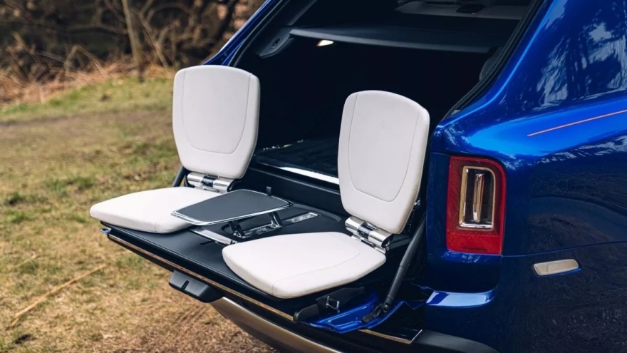 H Toyota Corolla Cross εμπνέεται από την Rolls Royce