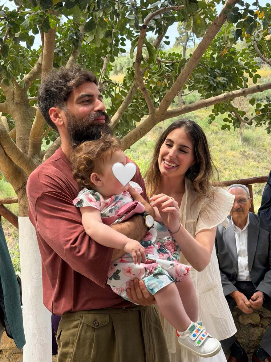 Η Παυλίνα Βουλγαράκη δημοσίευσε φωτογραφίες από τη βάφτιση της κόρης της στην Κρήτη
