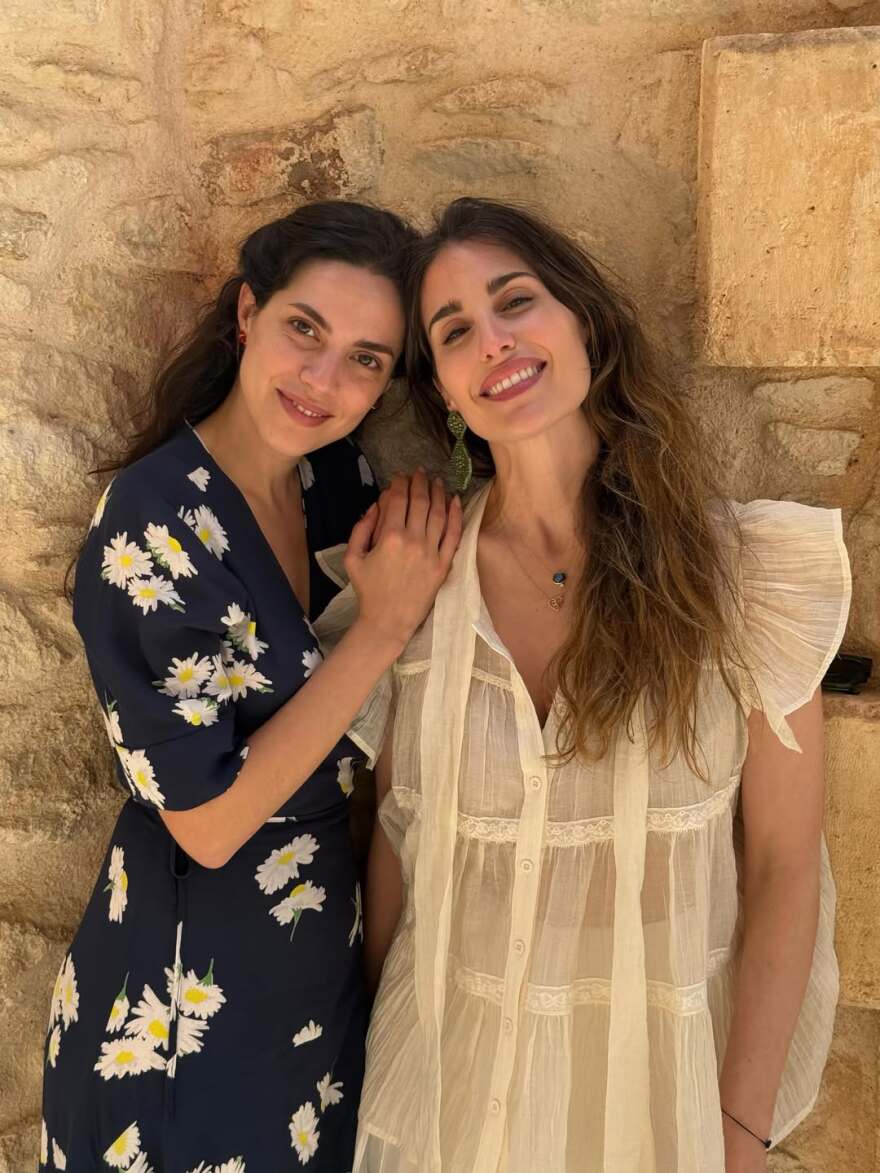 Η Παυλίνα Βουλγαράκη δημοσίευσε φωτογραφίες από τη βάφτιση της κόρης της στην Κρήτη
