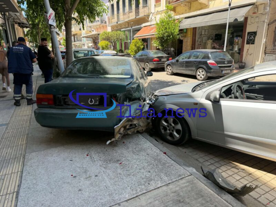 Πανικός στην Αμαλιάδα, αυτοκίνητο έπεσε πάνω σε παρκαρισμένα ΙΧ στο κέντρο της πόλης
