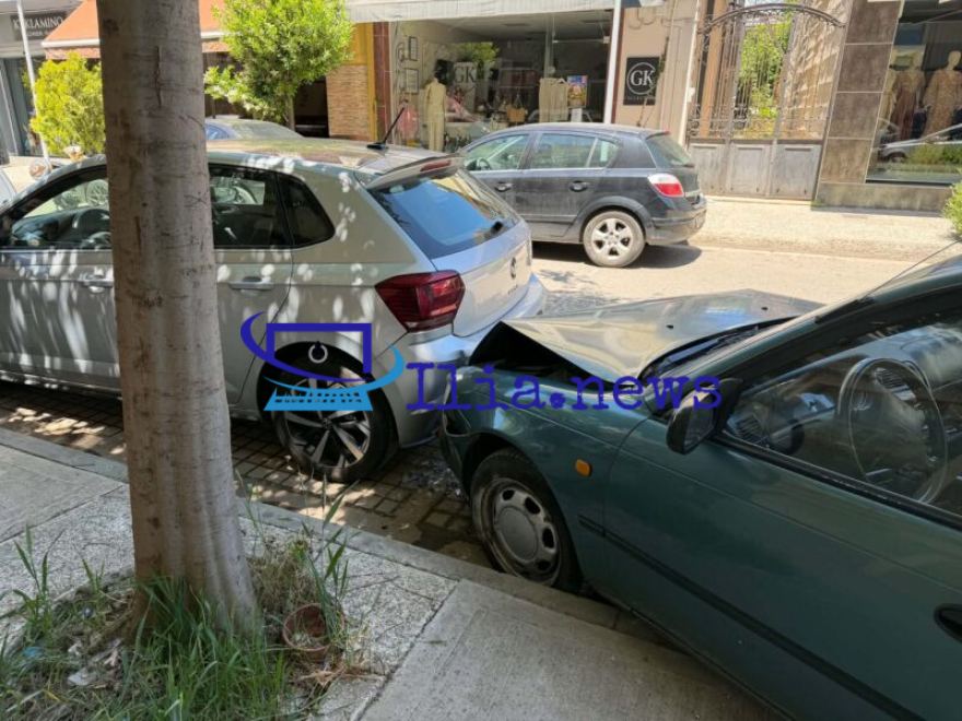 Πανικός στην Αμαλιάδα, αυτοκίνητο έπεσε πάνω σε παρκαρισμένα ΙΧ στο κέντρο της πόλης
