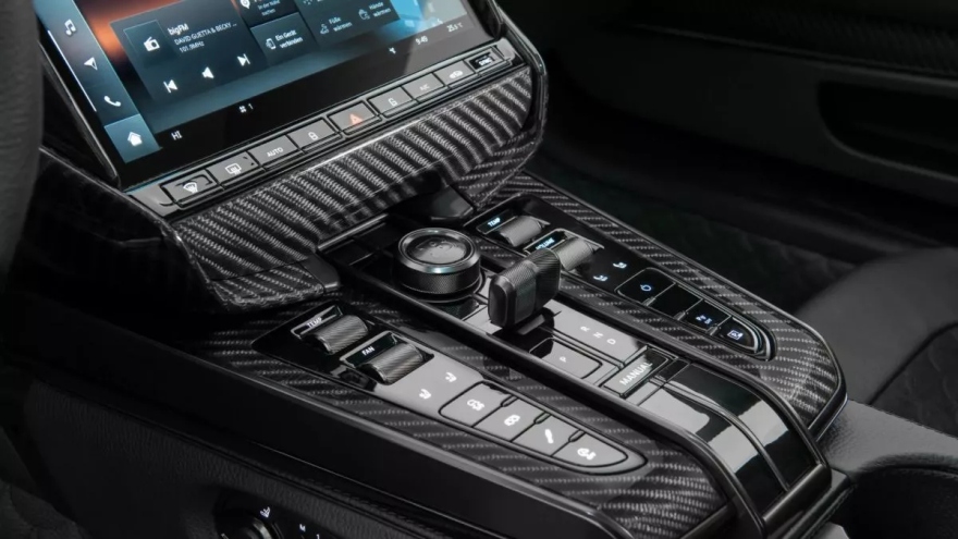 Η Brabus μεταμορφώνει την Aston Martin Vanquish