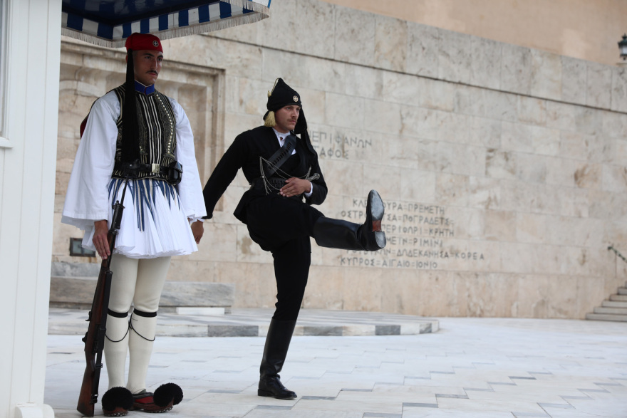 Ο περήφανος χορός των Ποντίων υπό σφοδρή βροχή στο Σύνταγμα: Κορυφώθηκαν οι εκδηλώσεις μνήμης για τη γενοκτονία, δείτε βίντεο
