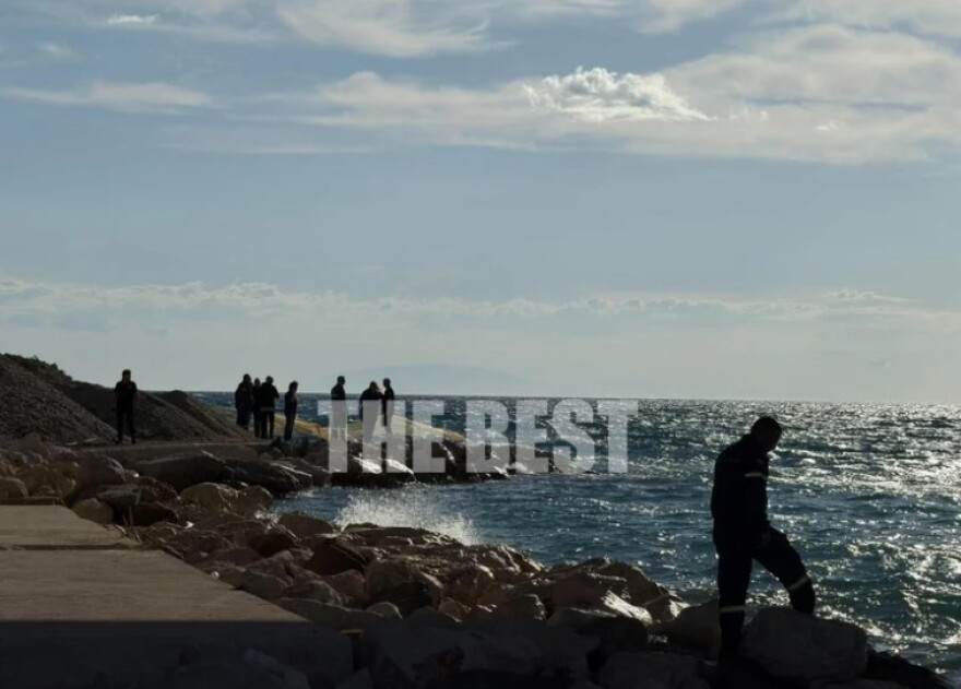 Αυτοκίνητο έπεσε στη θάλασσα στο Ρίο, κινητοποίηση των Αρχών