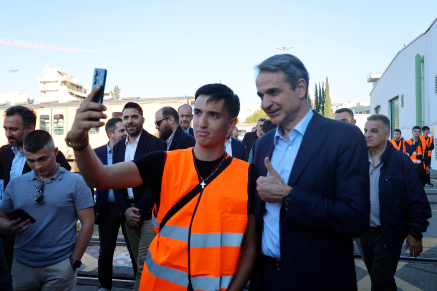 Μητσοτάκης: Αναβαθμίζουμε τις συγκοινωνίες με νέους συρμούς, νέα λεωφορεία και νέες προσλήψεις προσωπικού