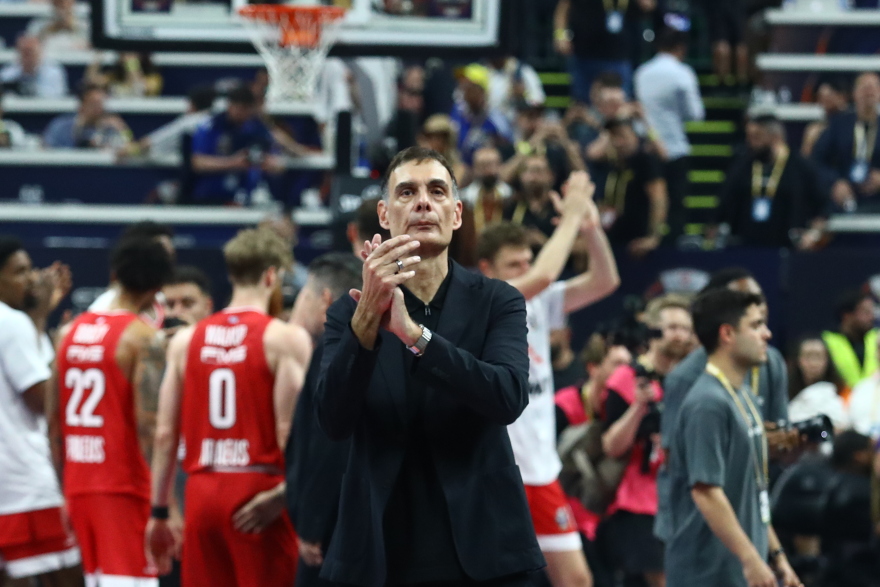 «Τρελά» πανηγύρια μετά την πρόκριση του Ολυμπιακού στον τελικό: Η αντίδραση των Αγγελόπουλων και η αποθέωση του Μπαρτζώκα, βίντεο και φωτογραφίες 