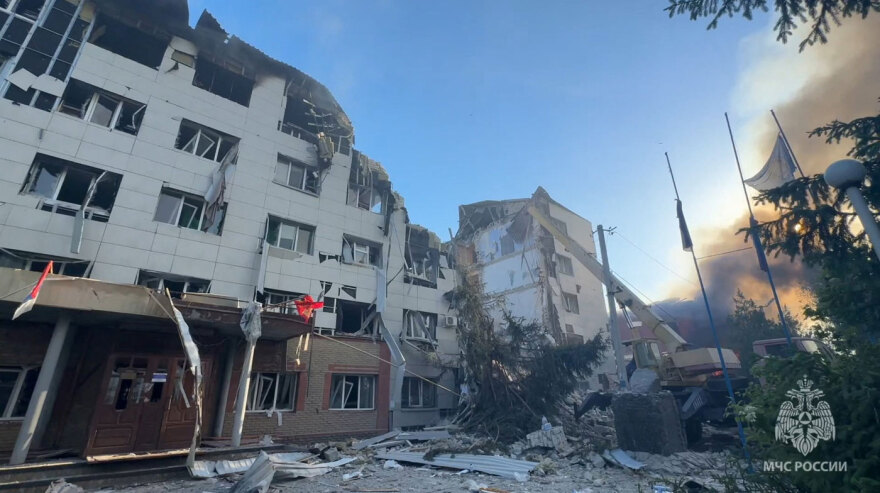Τουλάχιστον έξι νεκροί και 40 τραυματίες από επίθεση με drones σε Λύκειο του Λουχάνσκ