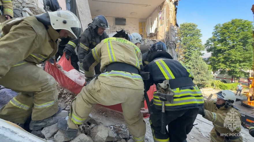 Τουλάχιστον έξι νεκροί και 40 τραυματίες από επίθεση με drones σε Λύκειο του Λουχάνσκ