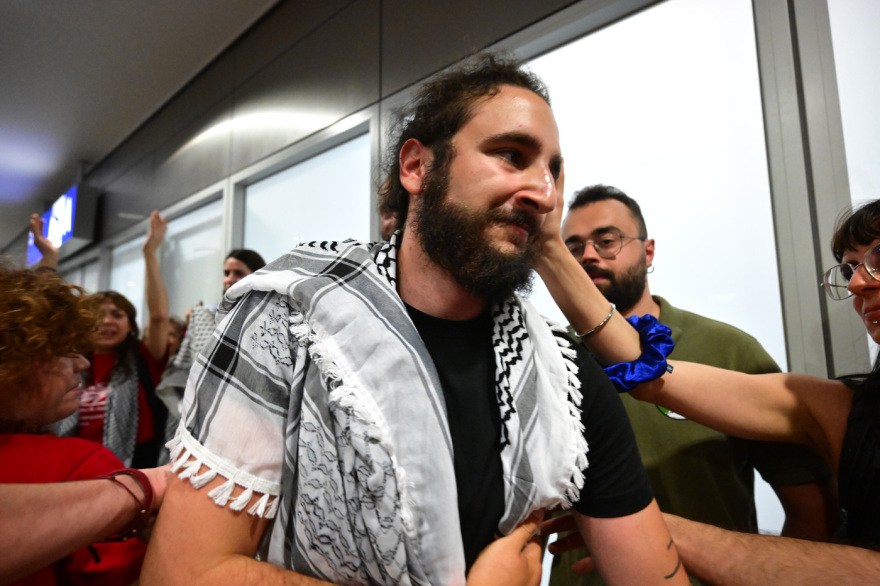 Με μέριμνα του ΥΠΕΞ επέστρεψαν στην Αθήνα οι 19 Έλληνες του Global Sumud Flotilla