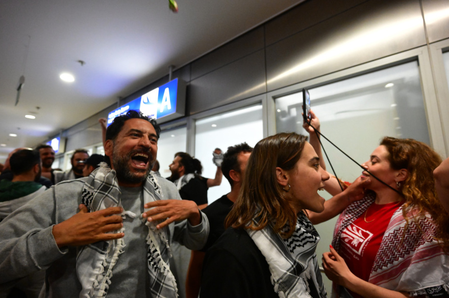 Με μέριμνα του ΥΠΕΞ επέστρεψαν στην Αθήνα οι 19 Έλληνες του Global Sumud Flotilla