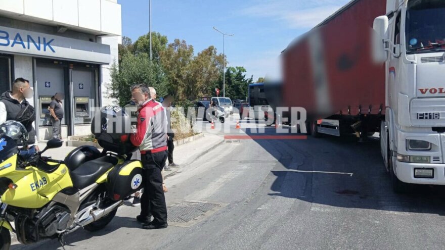 Βόλος: Νταλίκα παρέσυρε πεζή και την τραυμάτισε σοβαρά στο κεφάλι 7 Νταλίκα παρέσυρε πεζή στον Βόλο, τραυματίστηκε σοβαρά στο κεφάλι