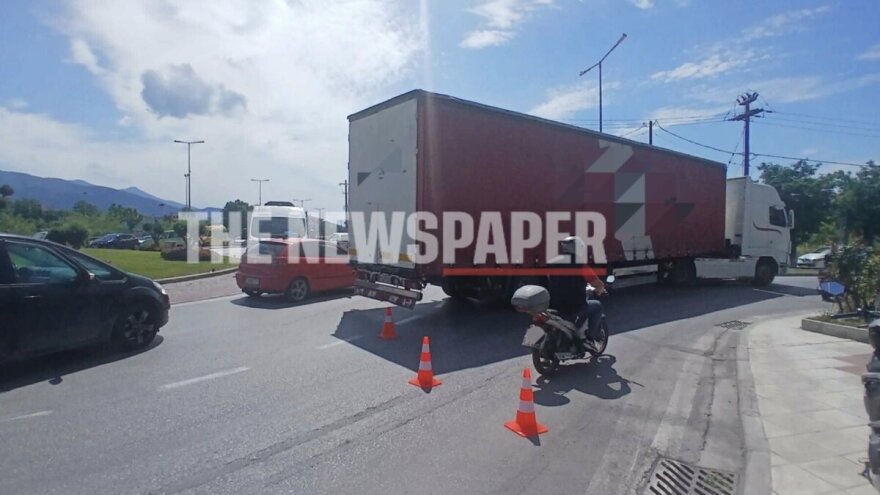Βόλος: Νταλίκα παρέσυρε πεζή και την τραυμάτισε σοβαρά στο κεφάλι 10 Νταλίκα παρέσυρε πεζή στον Βόλο, τραυματίστηκε σοβαρά στο κεφάλι